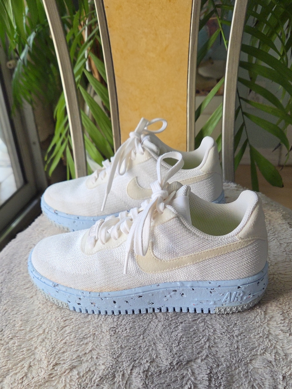 Nike Girls White Sneakers with Light Blue Speckled Sole ❤️